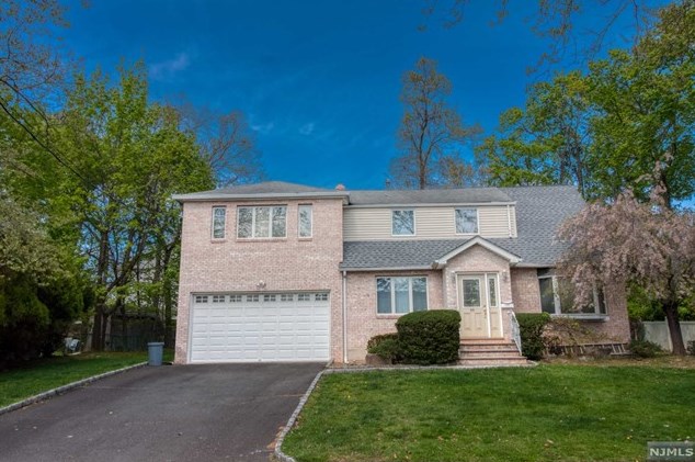 99 Park Ave, Cresskill NJ  07626-1518 exterior