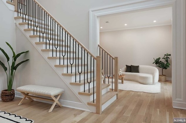 69 Grandview Ave, Upper Saddle River NJ 07458-2127 exterior