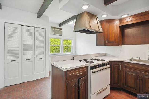 81 Spring St, Passaic Park NJ  07055-5437 exterior