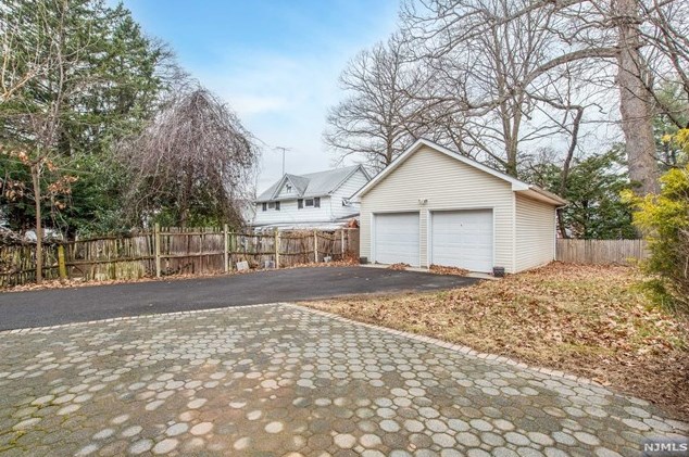 384 Park Ave, Rutherford NJ  07070-2750 exterior