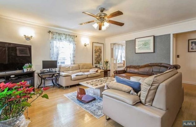 545 5th St, Palisades Park NJ  07650-2318 exterior
