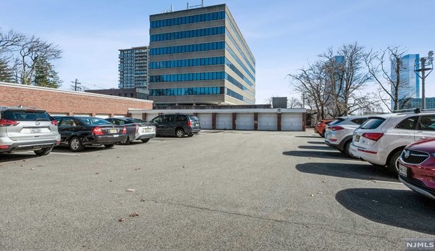 326 Bridge Plz, West Fort Lee NJ 07024-5017 exterior