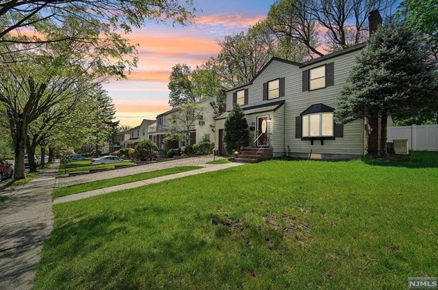 102 Herrick Ave, Teaneck NJ  07666-4107 exterior