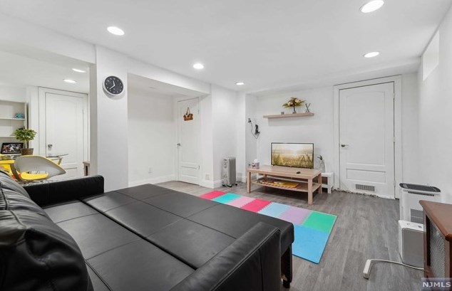 102 Herrick Ave, Teaneck NJ  07666-4107 exterior