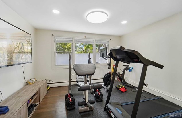 102 Herrick Ave, Teaneck NJ  07666-4107 exterior