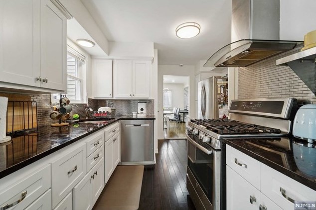 102 Herrick Ave, Teaneck NJ  07666-4107 exterior