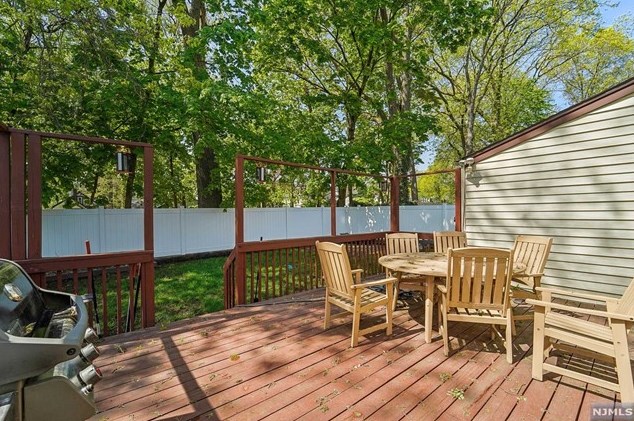 102 Herrick Ave, Teaneck NJ  07666-4107 exterior