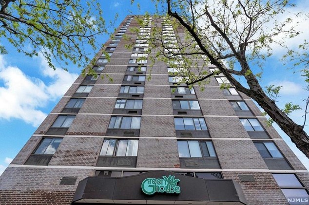 770 Anderson Ave, Cliffside Park NJ  07010-2177 exterior