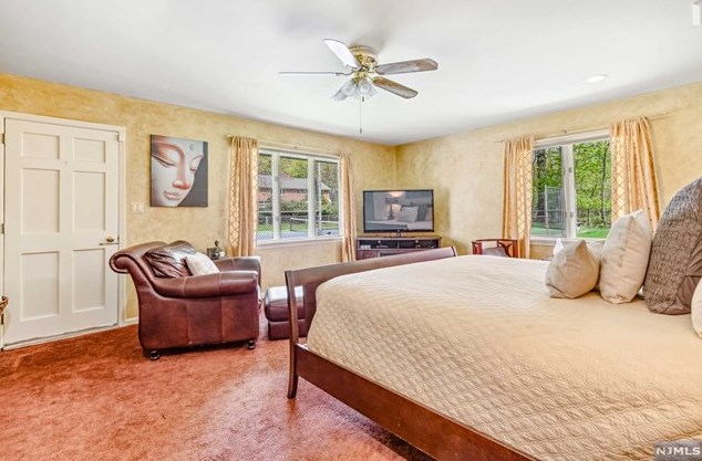 131 Sunrise Dr, Paterson NJ 07506-3220 exterior