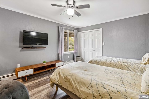 131 Sunrise Dr, Paterson NJ 07506-3220 exterior