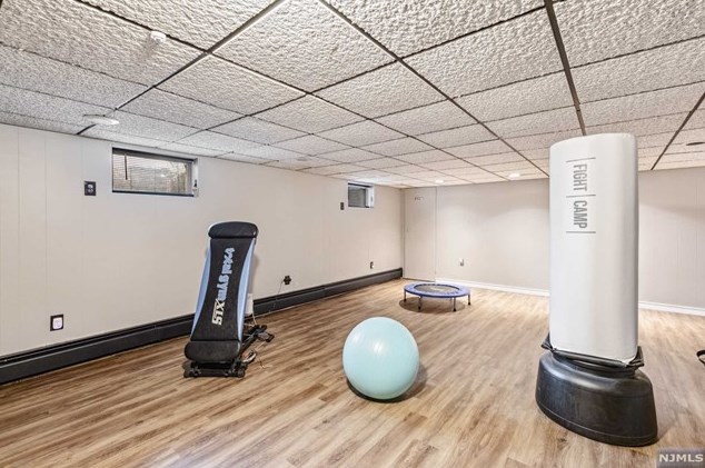 131 Sunrise Dr, Paterson NJ 07506-3220 exterior