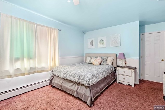 131 Sunrise Dr, Paterson NJ 07506-3220 exterior