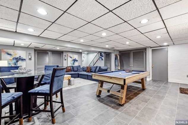 131 Sunrise Dr, Paterson NJ 07506-3220 exterior