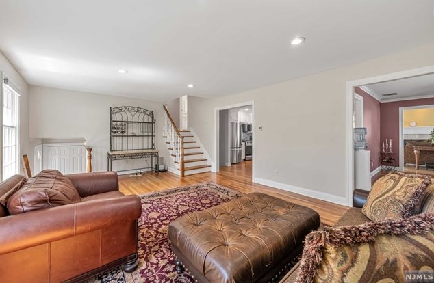 6 Conestoga Ct, Oakland NJ 07436-4003 exterior