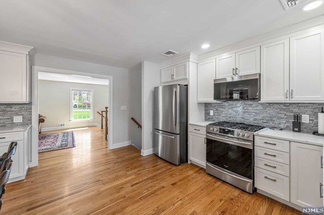 6 Conestoga Ct, Oakland NJ 07436-4003 exterior