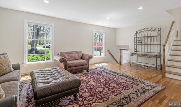 6 Conestoga Ct, Oakland NJ 07436-4003 exterior