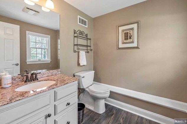 6 Conestoga Ct, Oakland NJ 07436-4003 exterior