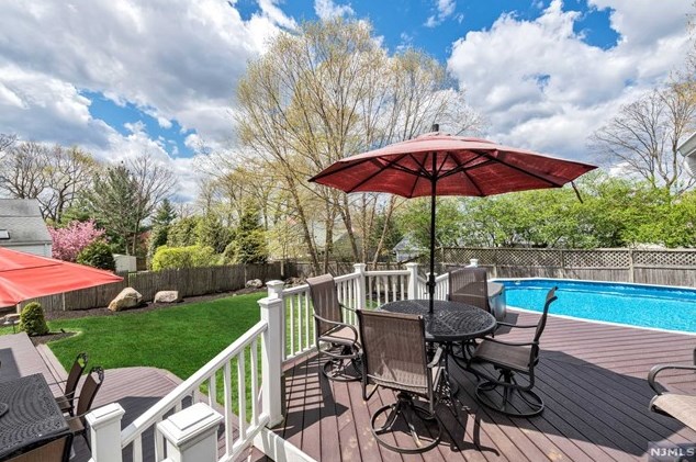 6 Conestoga Ct, Oakland NJ 07436-4003 exterior