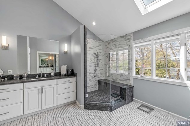 6 Conestoga Ct, Oakland NJ 07436-4003 exterior