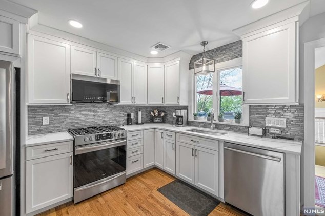 6 Conestoga Ct, Oakland NJ 07436-4003 exterior