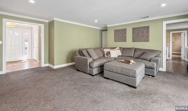 6 Conestoga Ct, Oakland NJ 07436-4003 exterior