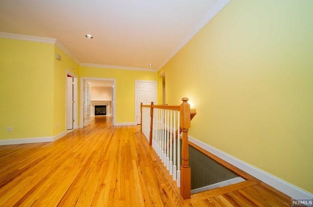 10 Candlewood Dr, Westwood NJ  07675-7055 exterior