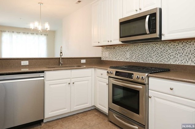 1410 Hamilton St, Belleville NJ 07109-5348 exterior