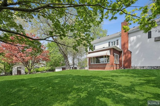 24 Fairview Ave, Montvale NJ 07645-2510 exterior