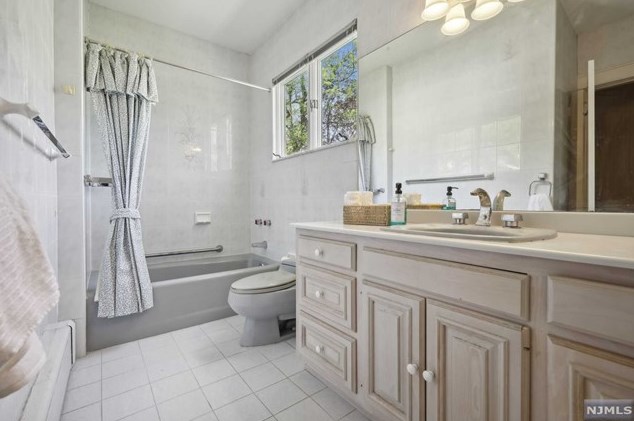 24 Fairview Ave, Montvale NJ 07645-2510 exterior