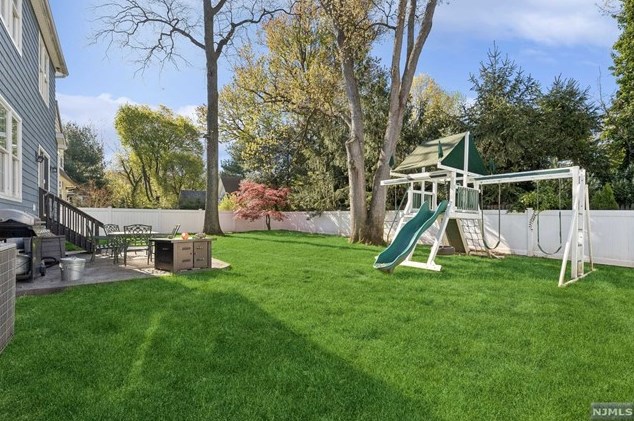 458 Englewood Ave, Teaneck NJ 07666-6033 exterior