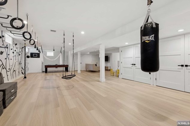 458 Englewood Ave, Teaneck NJ 07666-6033 exterior