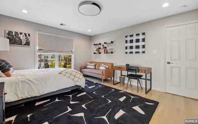 458 Englewood Ave, Teaneck NJ 07666-6033 exterior