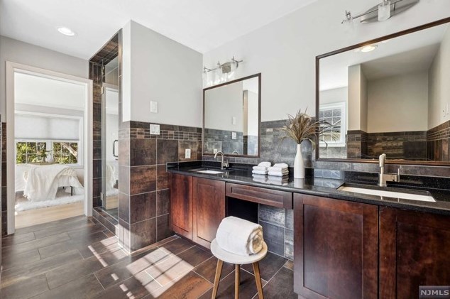 458 Englewood Ave, Teaneck NJ 07666-6033 exterior