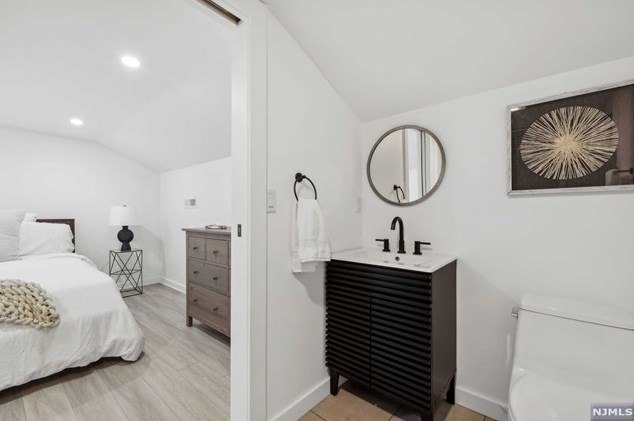 458 Englewood Ave, Teaneck NJ 07666-6033 exterior