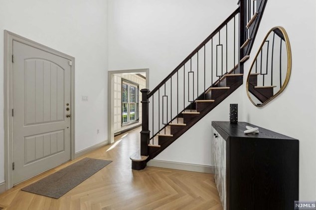 458 Englewood Ave, Teaneck NJ 07666-6033 exterior