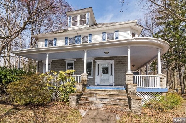 133 Grant Ave, Cresskill NJ 07626-1203 exterior