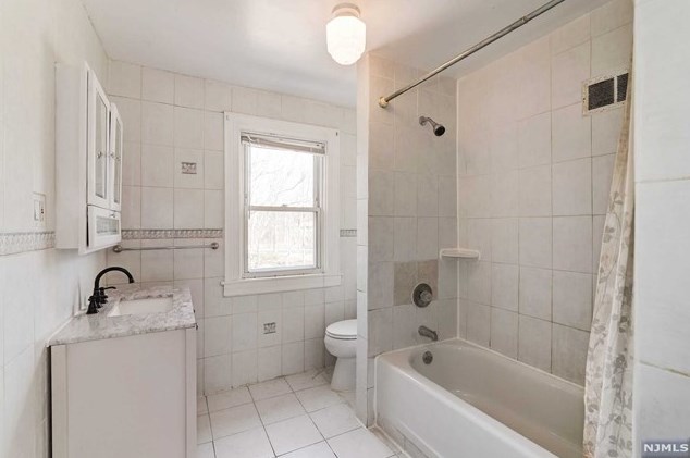 133 Grant Ave, Cresskill NJ 07626-1203 exterior