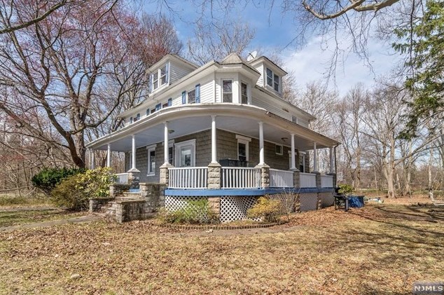 133 Grant Ave, Cresskill NJ 07626-1203 exterior