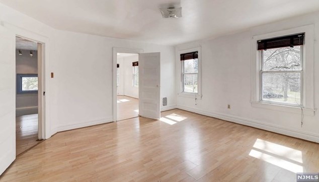 133 Grant Ave, Cresskill NJ 07626-1203 exterior