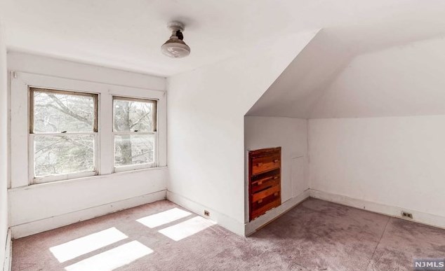 133 Grant Ave, Cresskill NJ 07626-1203 exterior