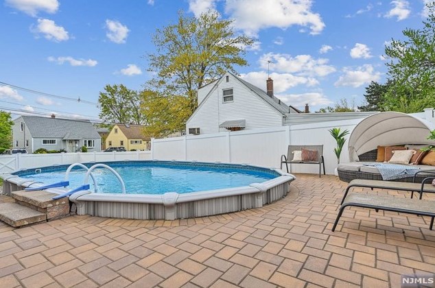 33 Riverdale Ave, Belleville NJ 07109-1428 exterior