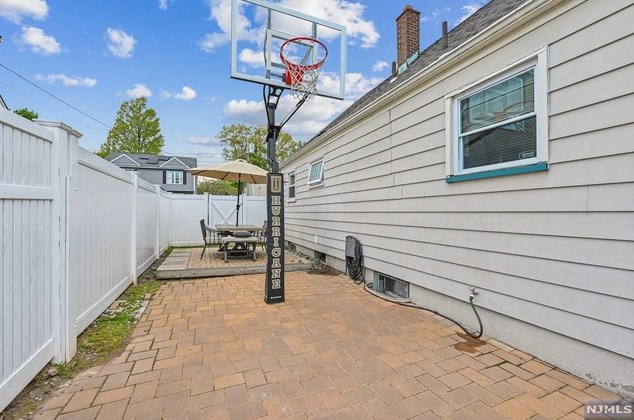 33 Riverdale Ave, Belleville NJ 07109-1428 exterior