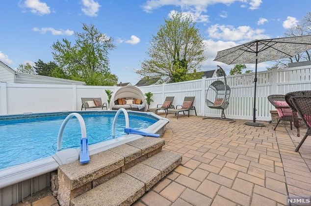 33 Riverdale Ave, Belleville NJ 07109-1428 exterior