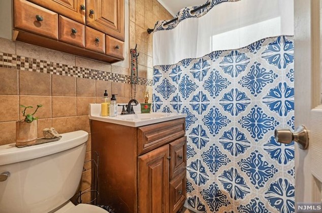 33 Riverdale Ave, Belleville NJ 07109-1428 exterior