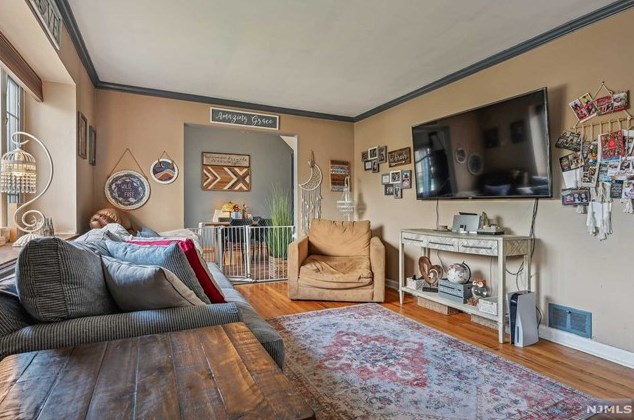 33 Riverdale Ave, Belleville NJ 07109-1428 exterior