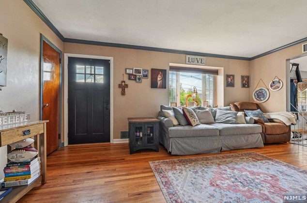 33 Riverdale Ave, Belleville NJ 07109-1428 exterior