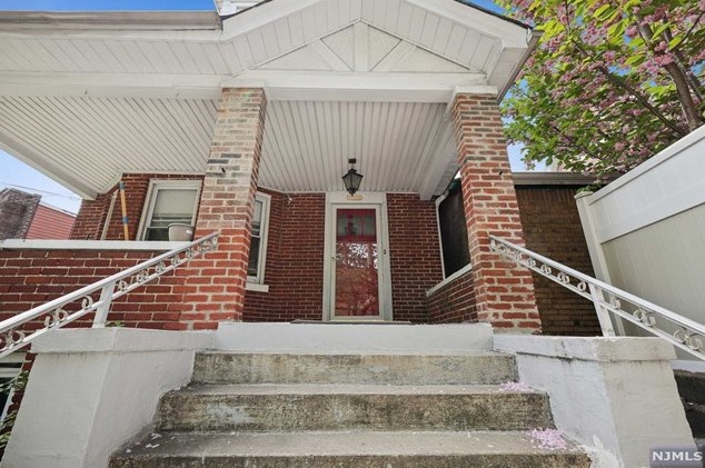 691 Blvd, Union City NJ 07086-6925 exterior