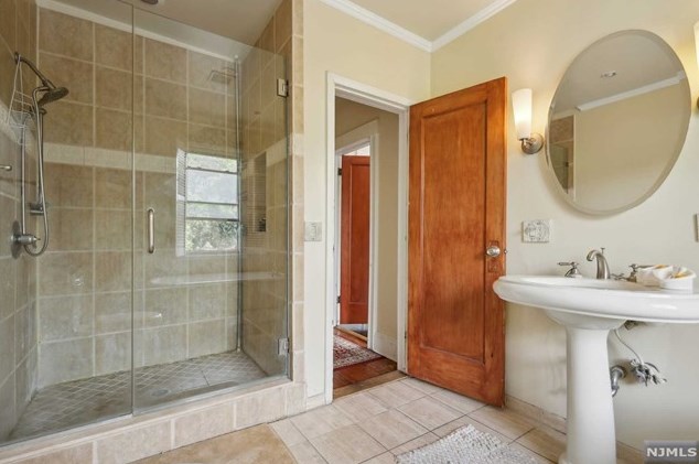 691 Blvd, Union City NJ 07086-6925 exterior