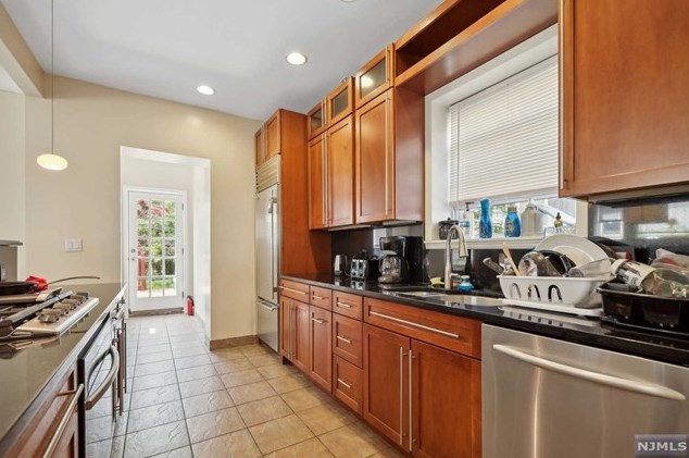 691 Blvd, Union City NJ 07086-6925 exterior