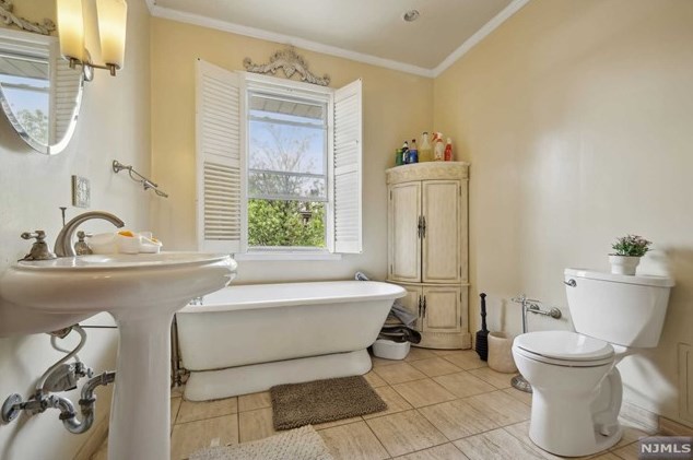 691 Blvd, Union City NJ 07086-6925 exterior